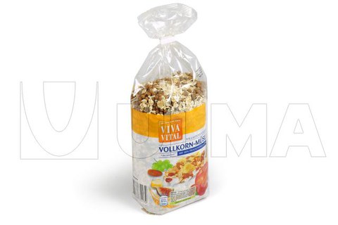 Müesli emballé en sachet à fond plat et refermable avec clip sur une machine verticale avec du film BOPP.