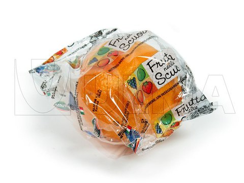 Orange sans barquette emballée sur une enveloppeuse flow pack (hffs)
