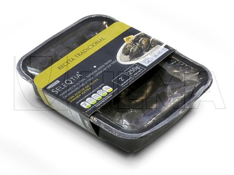 Conditionnement de seiches en barquette operculée.