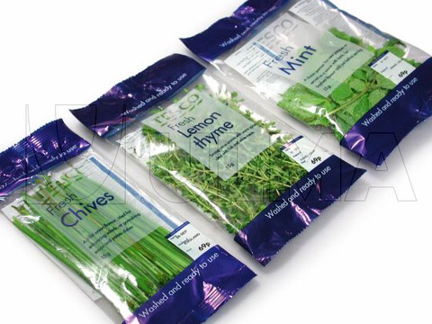 Emballage flow pack d'herbes aromatiques.