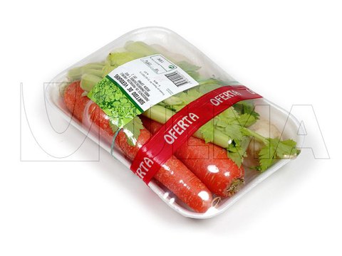 Emballage de légumes en barquette avec film étirable