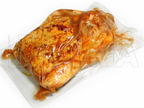 Poulet rôti emballé sous vide en thermoformage avec film souple